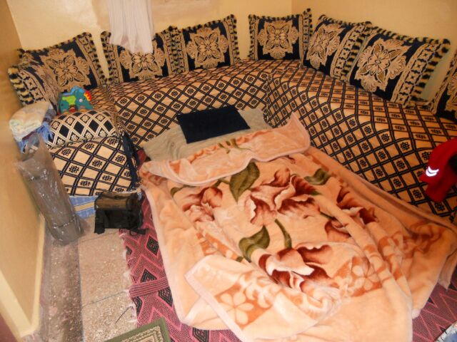 Mi cama en el salón de Lahcen.